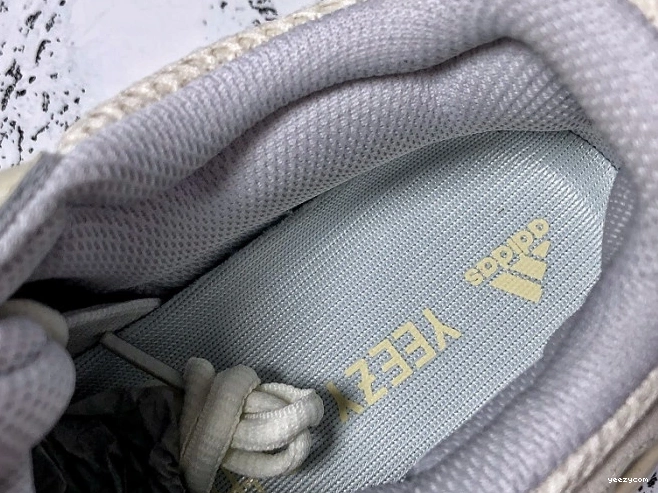 Yeezy Boost Adidas 700 Analog EG7596 1030